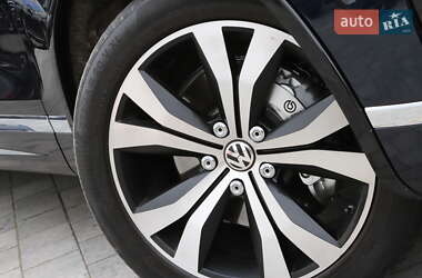Позашляховик / Кросовер Volkswagen Touareg 2016 в 