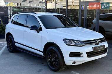 Позашляховик / Кросовер Volkswagen Touareg 2013 в 