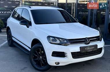 Позашляховик / Кросовер Volkswagen Touareg 2013 в 