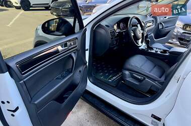 Позашляховик / Кросовер Volkswagen Touareg 2013 в 