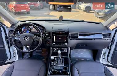 Позашляховик / Кросовер Volkswagen Touareg 2013 в 