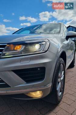 Внедорожник / Кроссовер Volkswagen Touareg 2016 в 