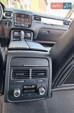 Внедорожник / Кроссовер Volkswagen Touareg 2016 в 