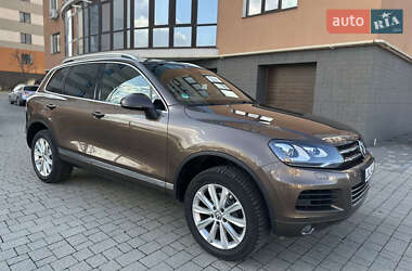 Позашляховик / Кросовер Volkswagen Touareg 2011 в 
