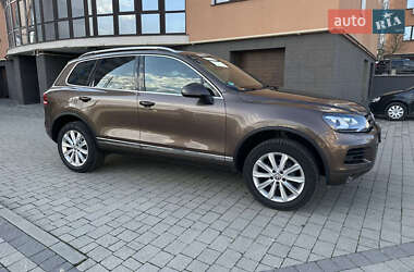 Позашляховик / Кросовер Volkswagen Touareg 2011 в 