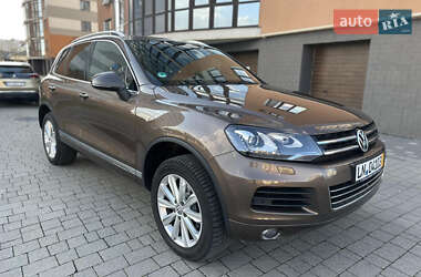 Позашляховик / Кросовер Volkswagen Touareg 2011 в 