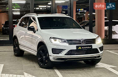 Позашляховик / Кросовер Volkswagen Touareg 2017 в 