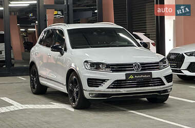 Позашляховик / Кросовер Volkswagen Touareg 2017 в 