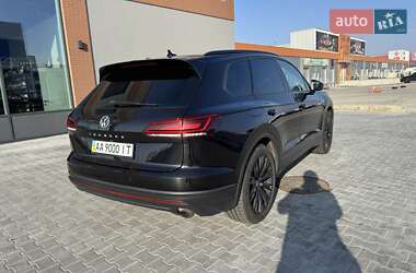 Внедорожник / Кроссовер Volkswagen Touareg 2019 в 