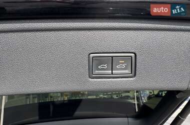 Внедорожник / Кроссовер Volkswagen Touareg 2019 в 