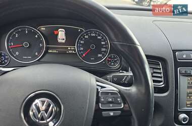 Внедорожник / Кроссовер Volkswagen Touareg 2015 в 