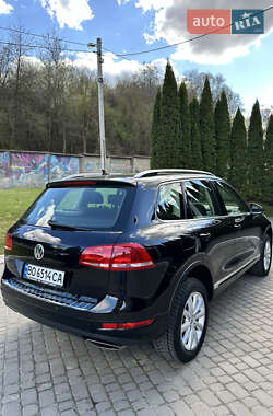 Внедорожник / Кроссовер Volkswagen Touareg 2012 в 