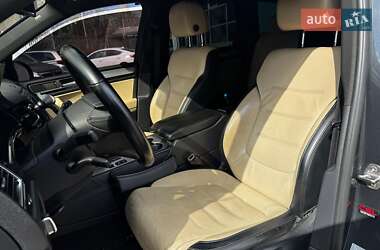 Внедорожник / Кроссовер Volkswagen Touareg 2015 в 