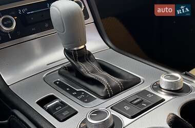 Внедорожник / Кроссовер Volkswagen Touareg 2015 в 