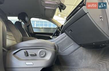 Позашляховик / Кросовер Volkswagen Touareg 2021 в 