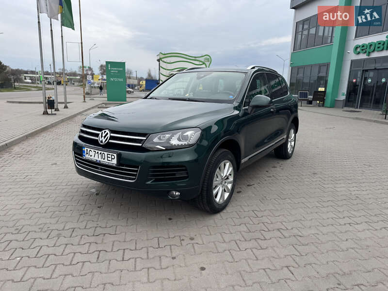 Внедорожник / Кроссовер Volkswagen Touareg 2011 в Нововолынске