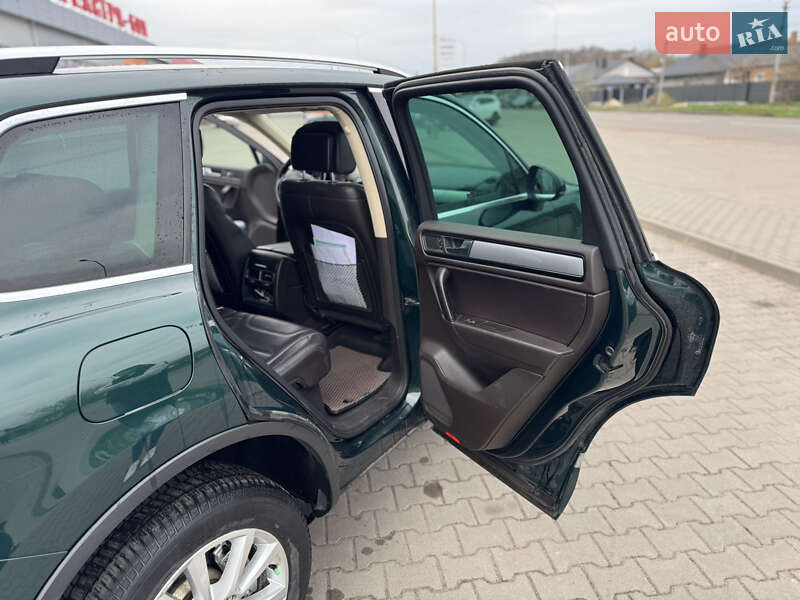 Внедорожник / Кроссовер Volkswagen Touareg 2011 в Нововолынске