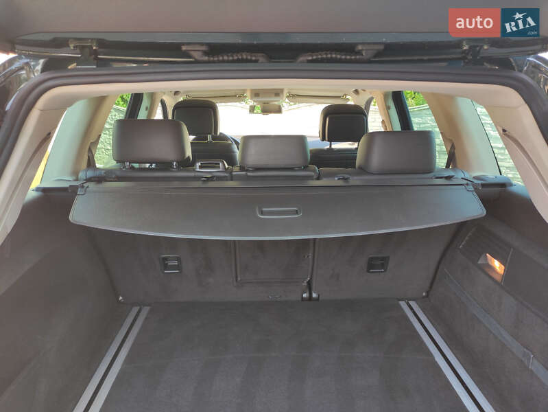 Внедорожник / Кроссовер Volkswagen Touareg 2011 в Нововолынске