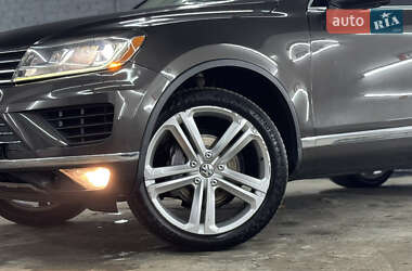 Внедорожник / Кроссовер Volkswagen Touareg 2016 в 