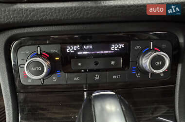 Внедорожник / Кроссовер Volkswagen Touareg 2016 в 