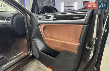 Внедорожник / Кроссовер Volkswagen Touareg 2016 в 