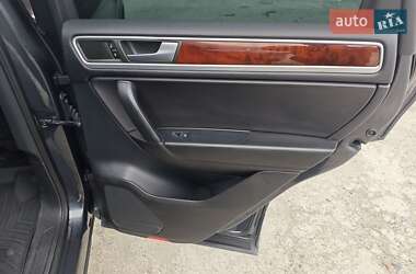 Позашляховик / Кросовер Volkswagen Touareg 2012 в 