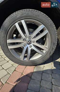 Внедорожник / Кроссовер Volkswagen Touareg 2015 в 