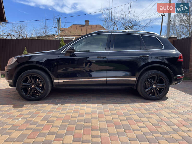 Внедорожник / Кроссовер Volkswagen Touareg 2017 в 