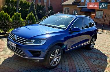 Внедорожник / Кроссовер Volkswagen Touareg 2015 в 