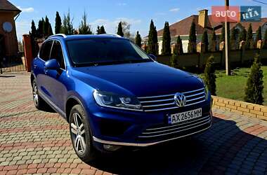 Внедорожник / Кроссовер Volkswagen Touareg 2015 в 