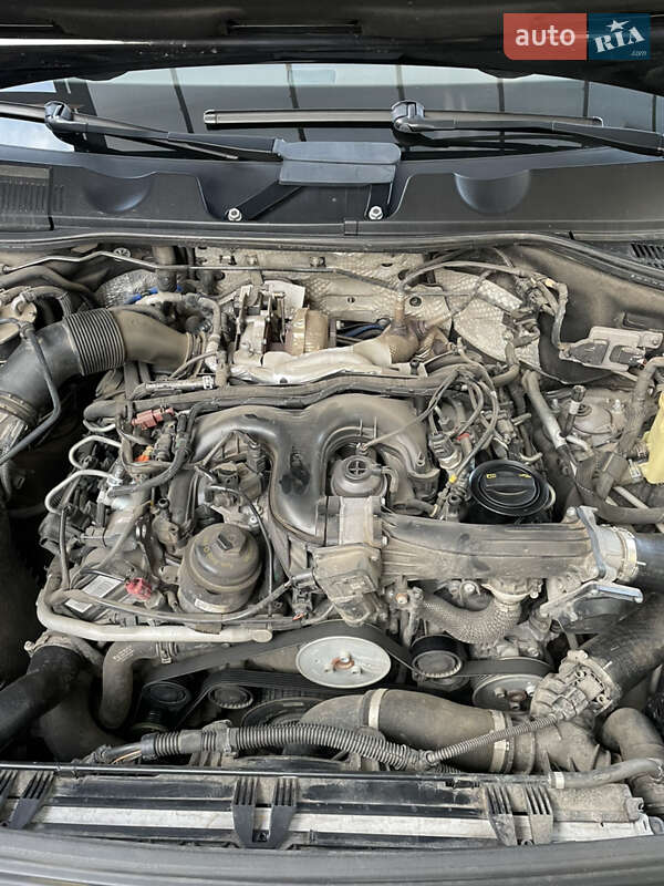 Внедорожник / Кроссовер Volkswagen Touareg 2015 в Николаеве