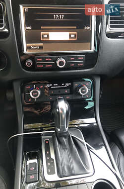 Внедорожник / Кроссовер Volkswagen Touareg 2010 в 