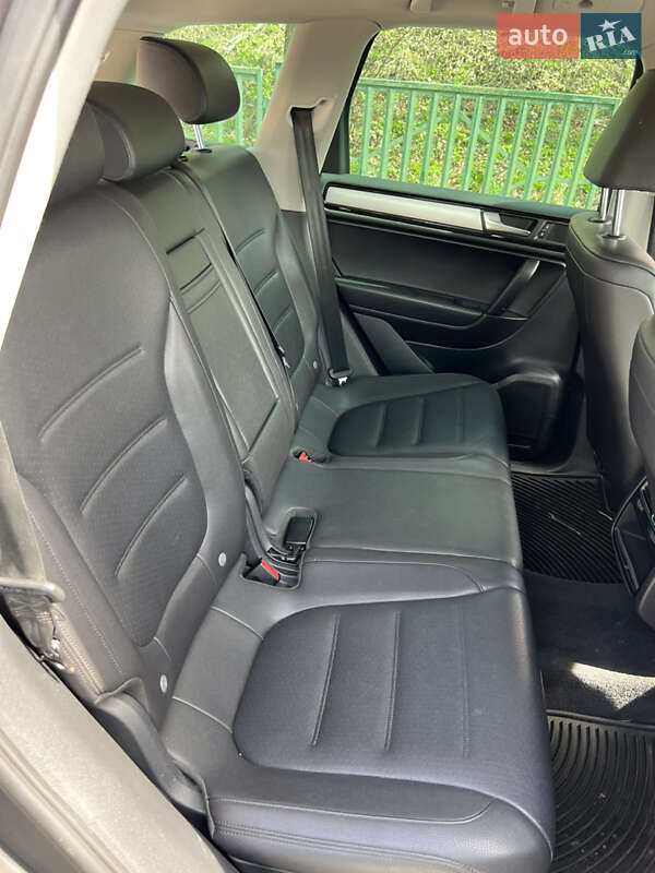 Внедорожник / Кроссовер Volkswagen Touareg 2012 в Тернополе