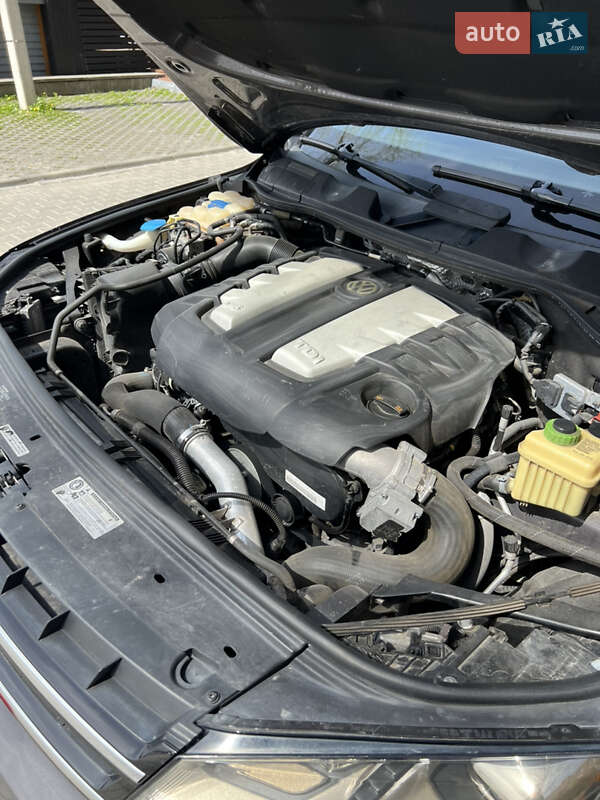 Внедорожник / Кроссовер Volkswagen Touareg 2012 в Тернополе