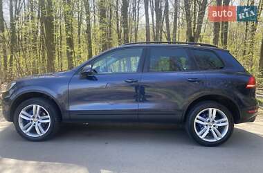 Позашляховик / Кросовер Volkswagen Touareg 2013 в 