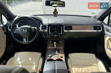 Внедорожник / Кроссовер Volkswagen Touareg 2012 в 