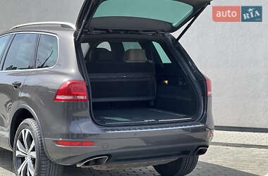 Внедорожник / Кроссовер Volkswagen Touareg 2012 в 