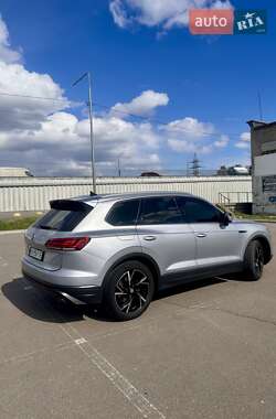 Внедорожник / Кроссовер Volkswagen Touareg 2021 в 