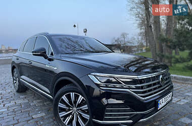 Внедорожник / Кроссовер Volkswagen Touareg 2018 в 