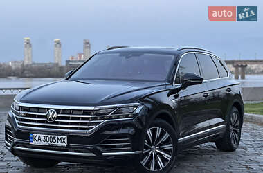 Позашляховик / Кросовер Volkswagen Touareg 2018 в Києві