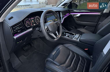 Внедорожник / Кроссовер Volkswagen Touareg 2018 в 