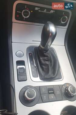 Внедорожник / Кроссовер Volkswagen Touareg 2011 в 