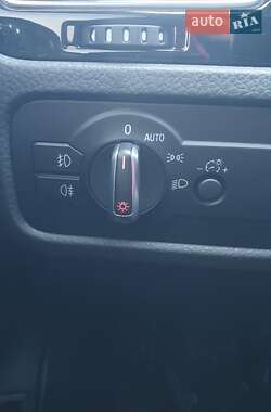 Внедорожник / Кроссовер Volkswagen Touareg 2011 в 