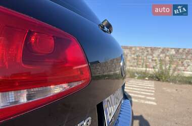 Внедорожник / Кроссовер Volkswagen Touareg 2012 в 