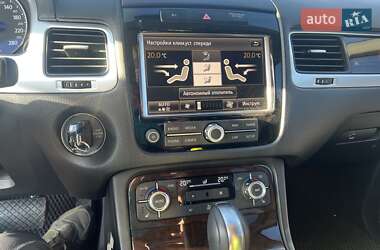 Внедорожник / Кроссовер Volkswagen Touareg 2012 в 