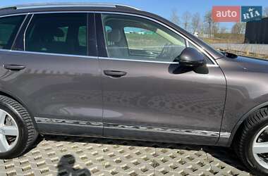 Позашляховик / Кросовер Volkswagen Touareg 2011 в 