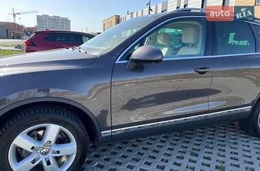 Позашляховик / Кросовер Volkswagen Touareg 2011 в 