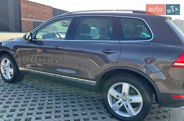 Позашляховик / Кросовер Volkswagen Touareg 2011 в 