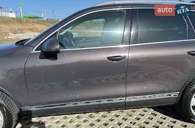 Позашляховик / Кросовер Volkswagen Touareg 2011 в 