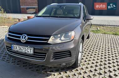 Позашляховик / Кросовер Volkswagen Touareg 2011 в 